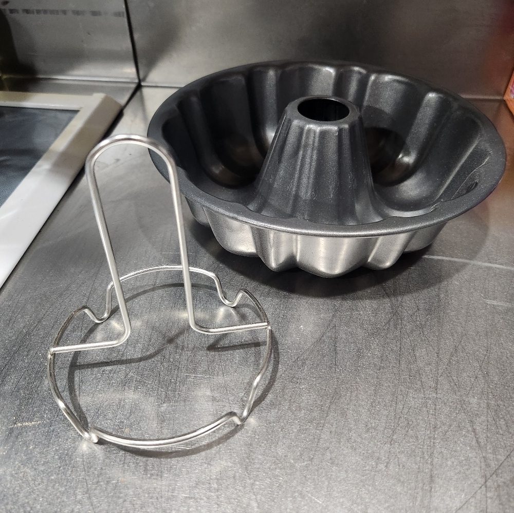 Pamperwd Chef Fluted Cake Pan
